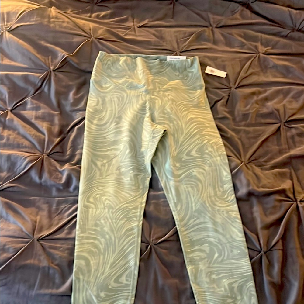 Old Navy Women’s Powerchill Go-Dry Activewear Leggings Size M - NWT